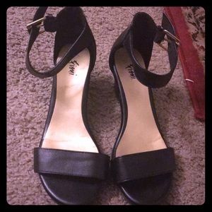Fioni black wedge sandal
